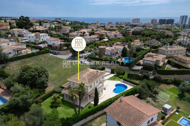 4 soveværelse Villa til salg i Platja d'Aro, Castell-Platja d'Aro med swimmingpool - € 1.250.000 (Ref: 9154439)