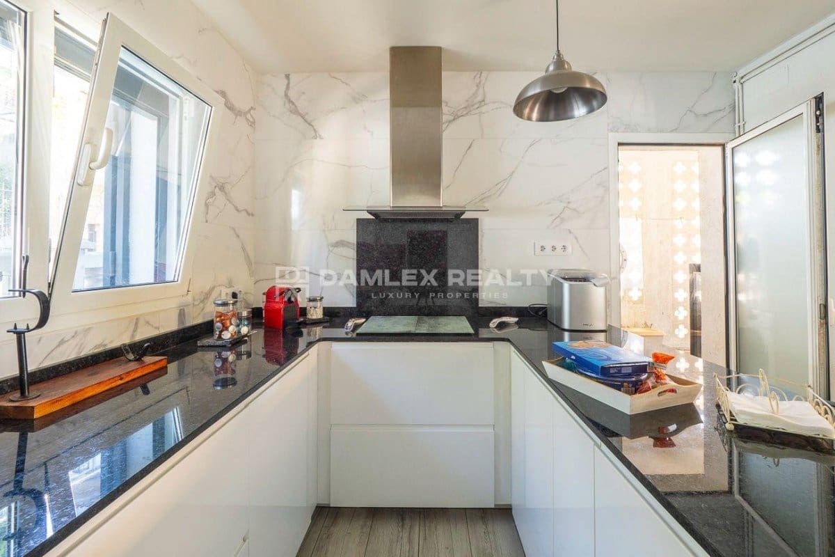 5 slaapkamer Villa te koop in Lloret de Mar met zwembad garage - € 978.000 (Ref: 9220362)