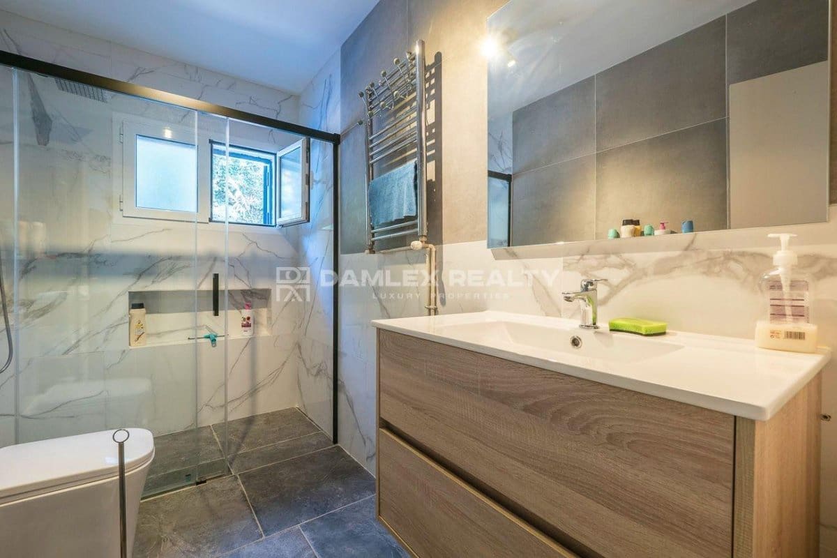 5 slaapkamer Villa te koop in Lloret de Mar met zwembad garage - € 978.000 (Ref: 9220362)