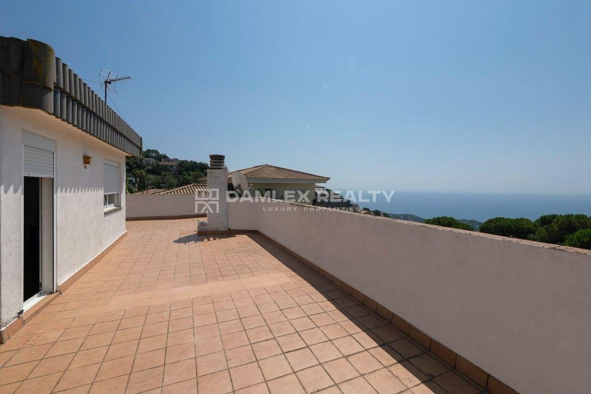 5 slaapkamer Villa te koop in Lloret de Mar met zwembad garage - € 978.000 (Ref: 9220362)