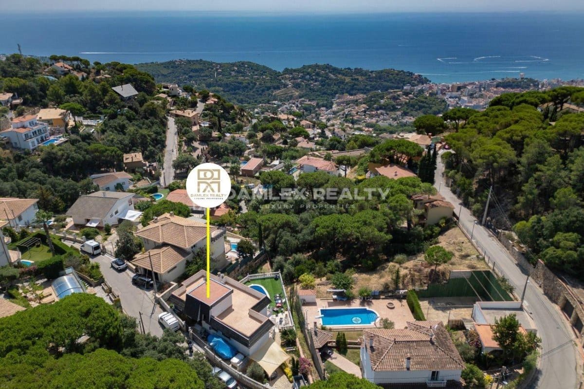 5 slaapkamer Villa te koop in Lloret de Mar met zwembad garage - € 978.000 (Ref: 9220362)