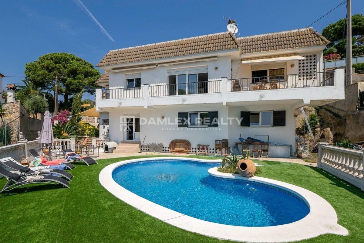 5 slaapkamer Villa te koop in Lloret de Mar met zwembad garage - € 978.000 (Ref: 9220362)