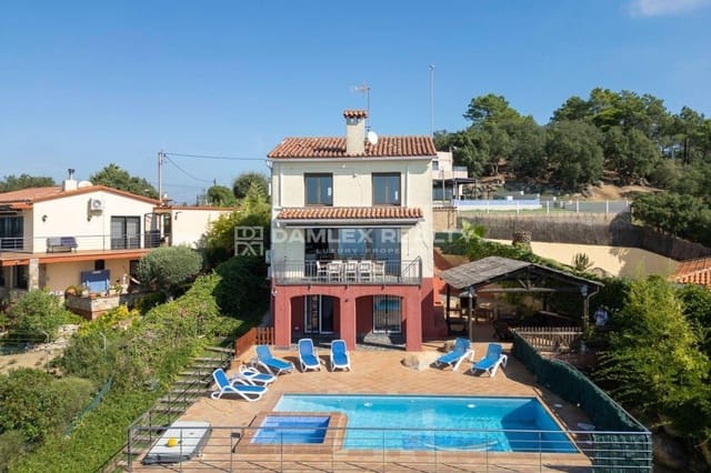4 bedroom Villa for sale in Lloret de Mar with pool garage - € 595,000 (Ref: 9231831)