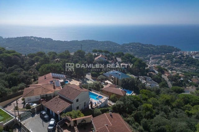 4 bedroom Villa for sale in Lloret de Mar with pool garage - € 595,000 (Ref: 9231831)