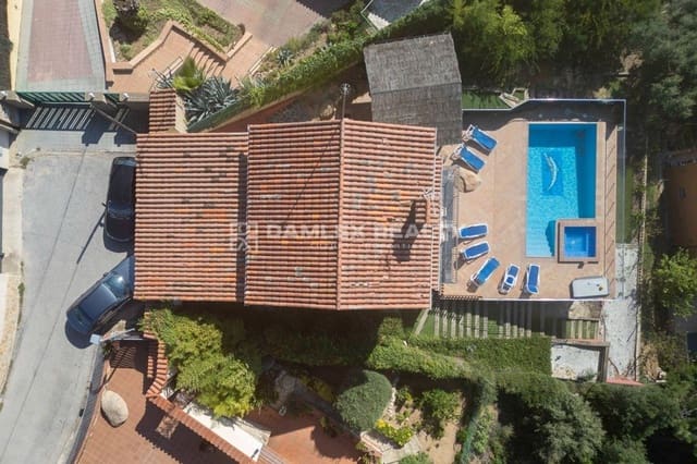 4 bedroom Villa for sale in Lloret de Mar with pool garage - € 595,000 (Ref: 9231831)