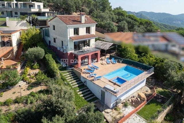 4 bedroom Villa for sale in Lloret de Mar with pool garage - € 595,000 (Ref: 9231831)