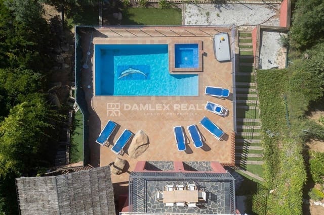 4 bedroom Villa for sale in Lloret de Mar with pool garage - € 595,000 (Ref: 9231831)