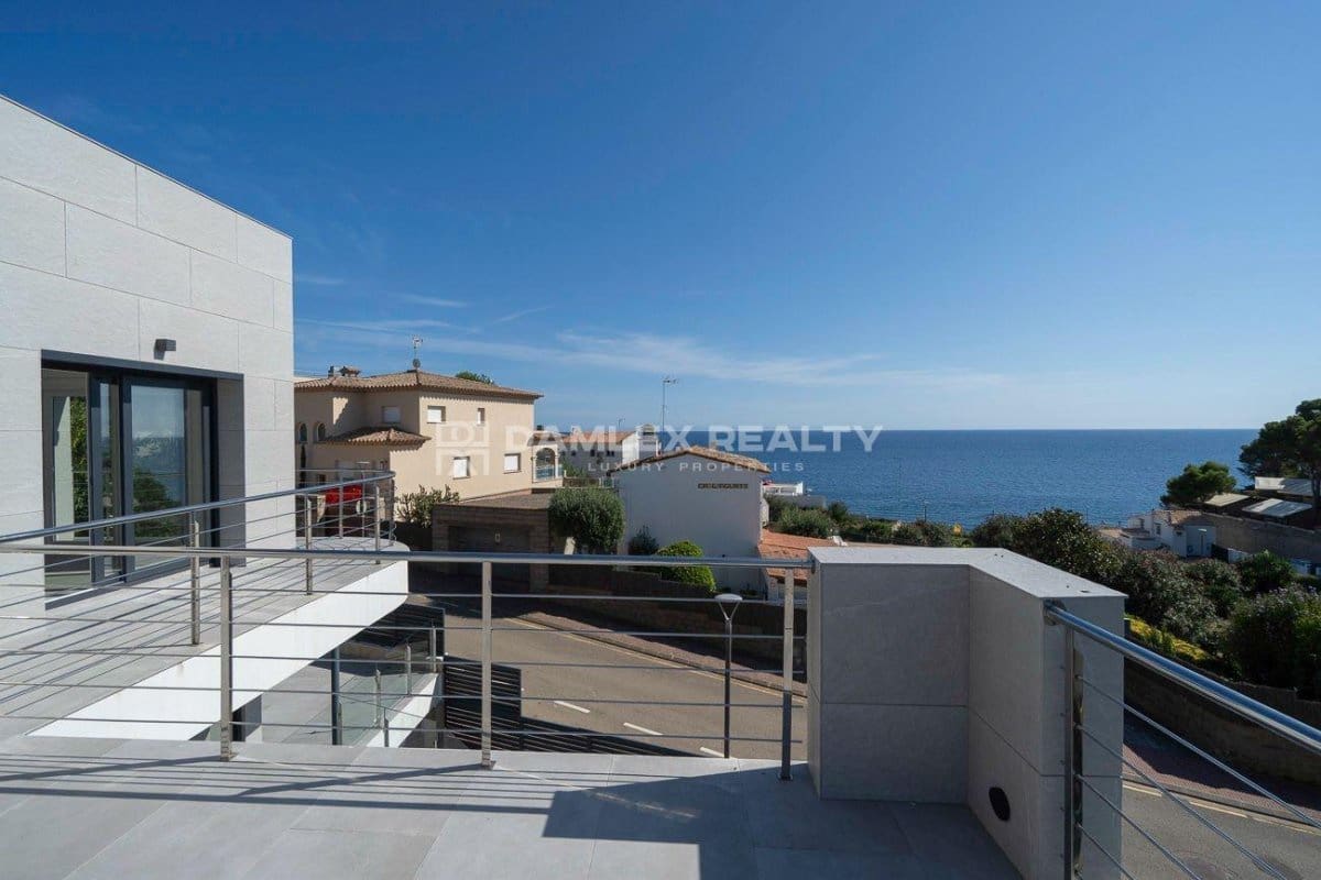 5 bedroom Villa for sale in Palamos with pool - € 1,850,000 (Ref: 9243477)