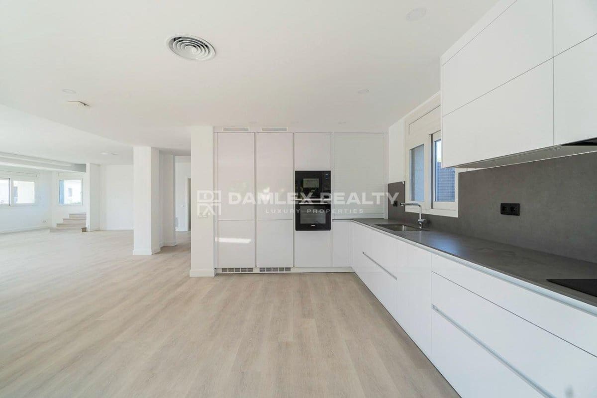 5 bedroom Villa for sale in Palamos with pool - € 1,850,000 (Ref: 9243477)