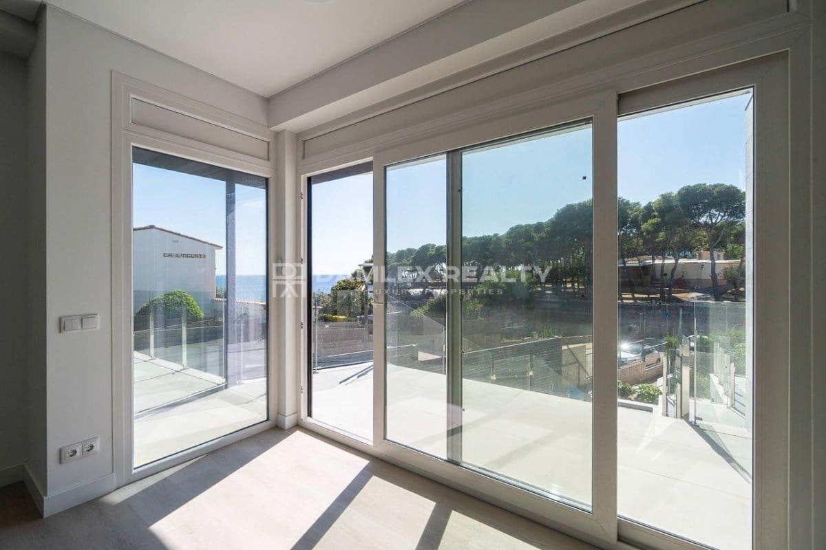 5 bedroom Villa for sale in Palamos with pool - € 1,850,000 (Ref: 9243477)