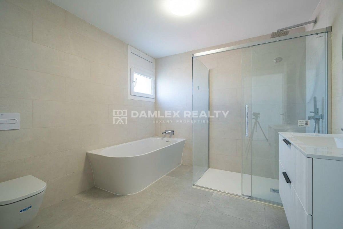 5 bedroom Villa for sale in Palamos with pool - € 1,850,000 (Ref: 9243477)