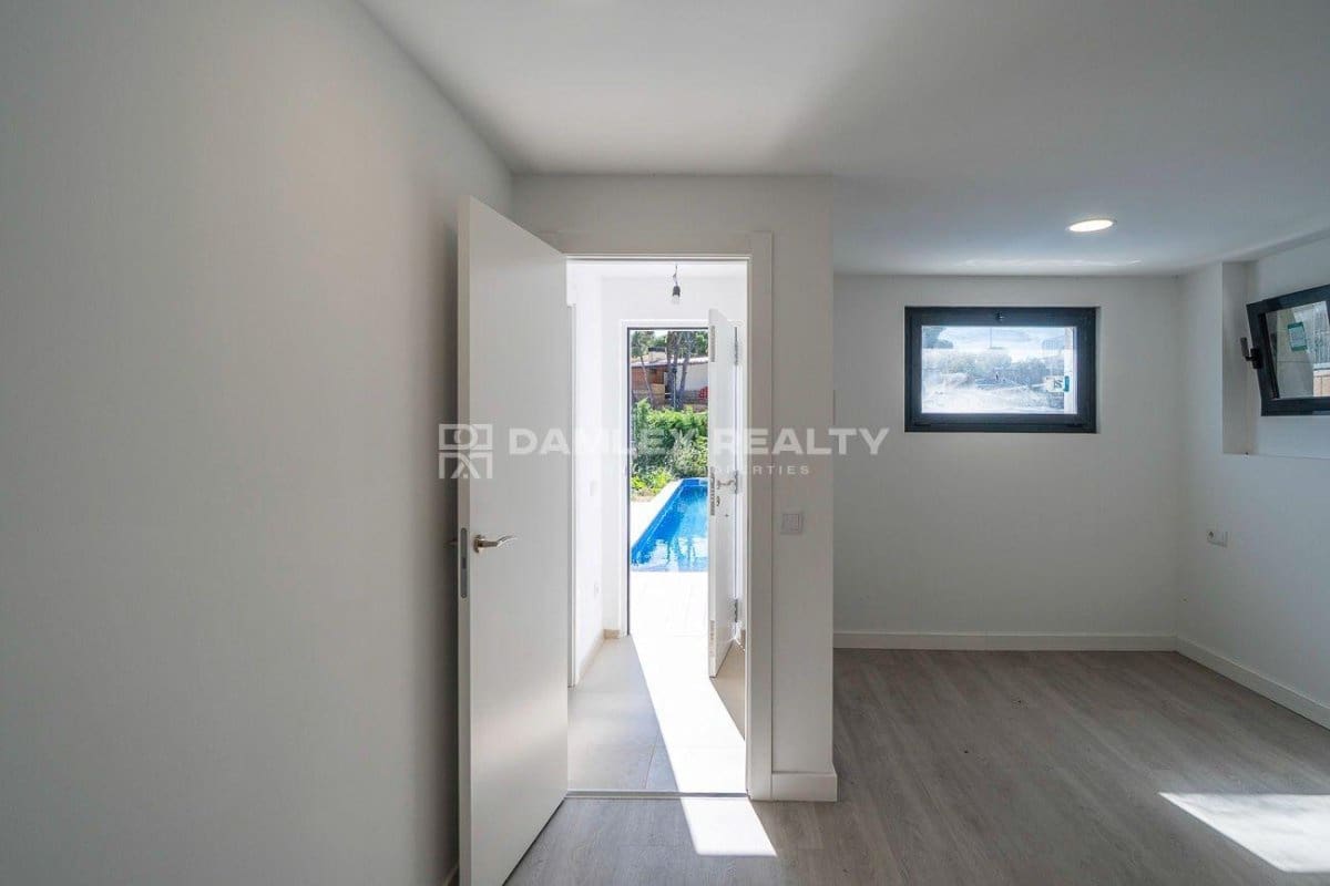 5 bedroom Villa for sale in Palamos with pool - € 1,850,000 (Ref: 9243477)