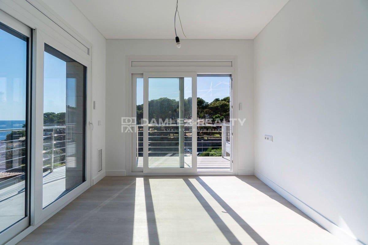 5 bedroom Villa for sale in Palamos with pool - € 1,850,000 (Ref: 9243477)