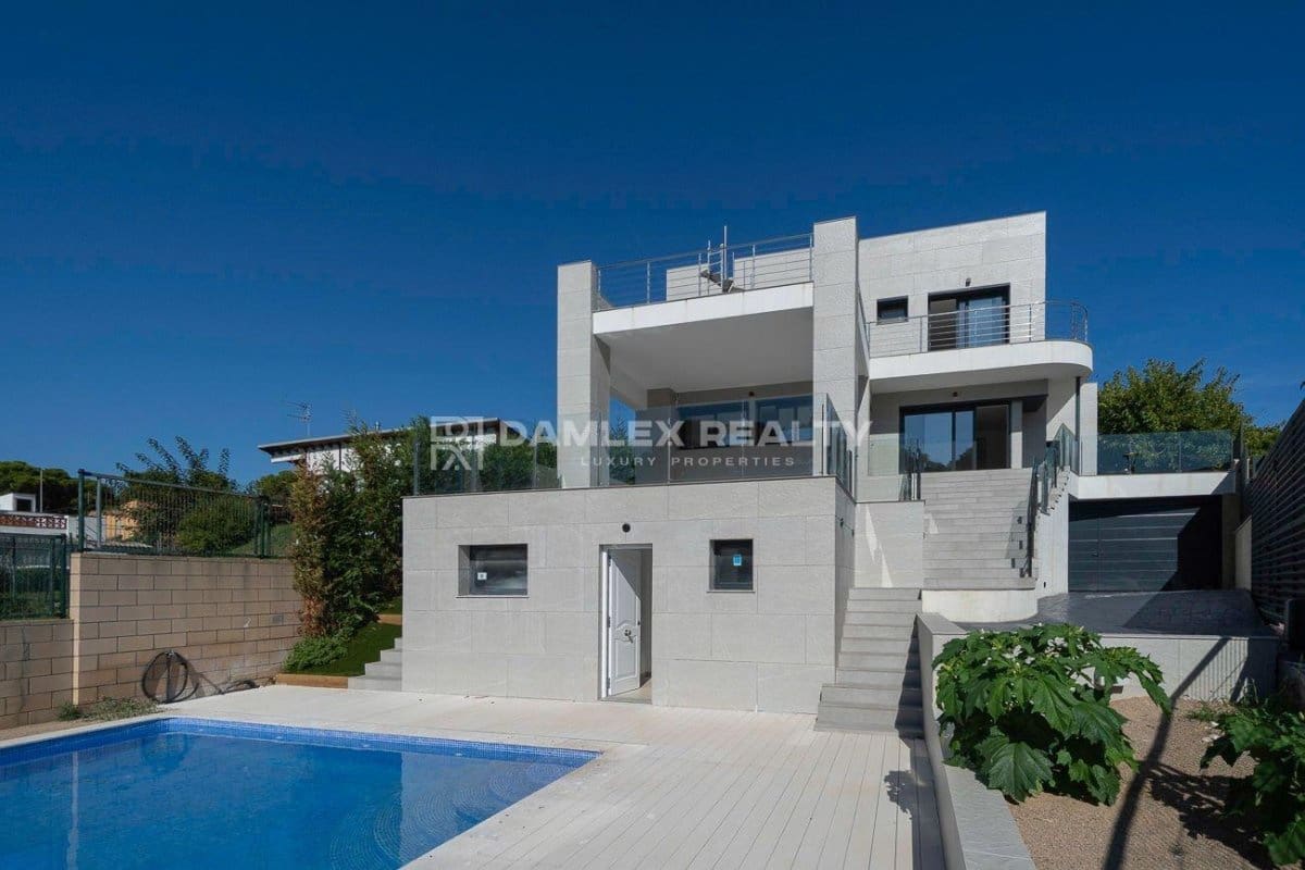 5 bedroom Villa for sale in Palamos with pool - € 1,850,000 (Ref: 9243477)