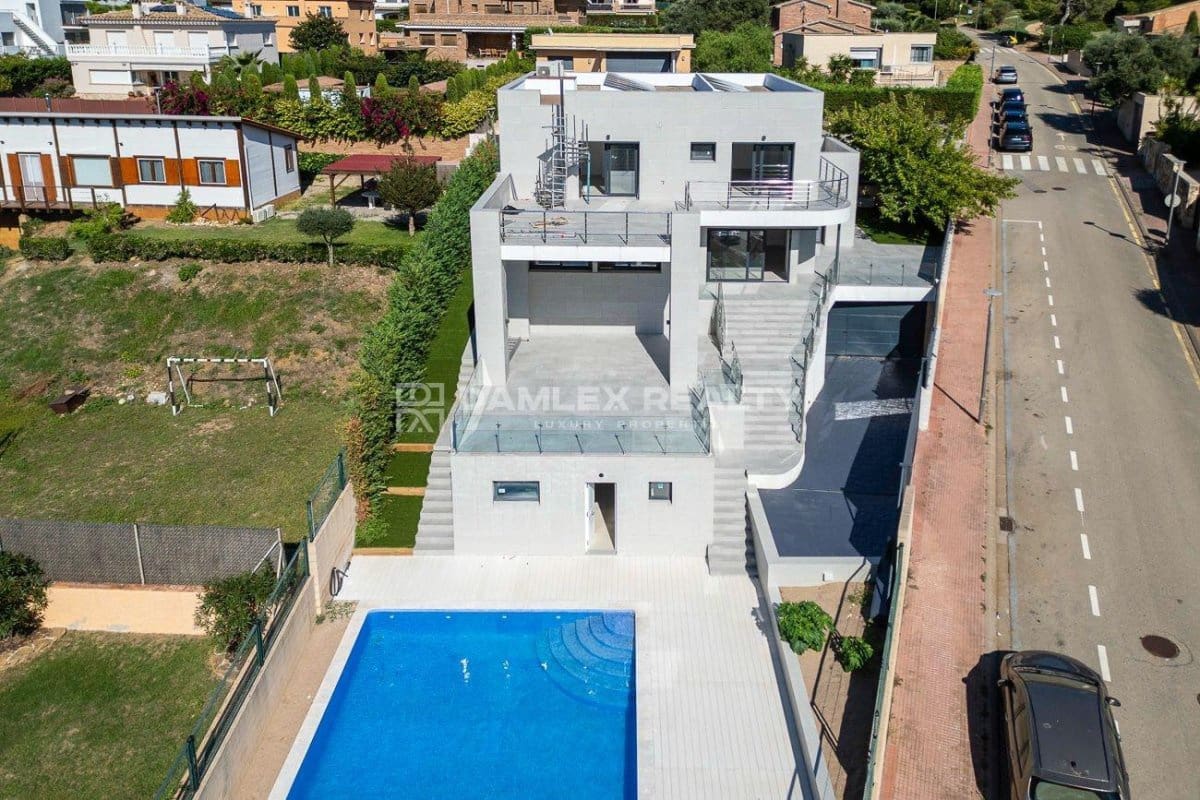 5 bedroom Villa for sale in Palamos with pool - € 1,850,000 (Ref: 9243477)
