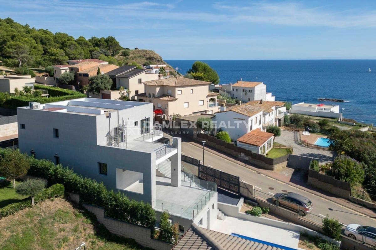 5 bedroom Villa for sale in Palamos with pool - € 1,850,000 (Ref: 9243477)
