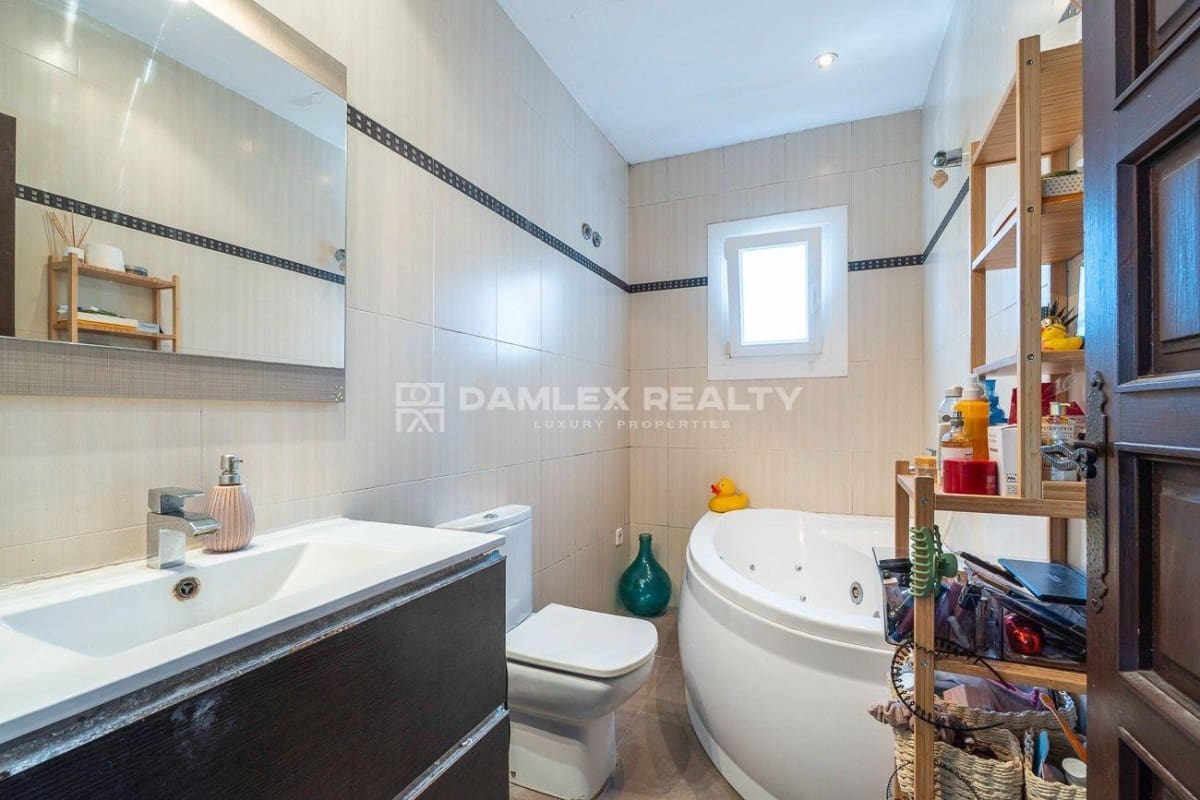 6 slaapkamer Villa te koop in Lloret de Mar met zwembad garage - € 750.000 (Ref: 9247506)