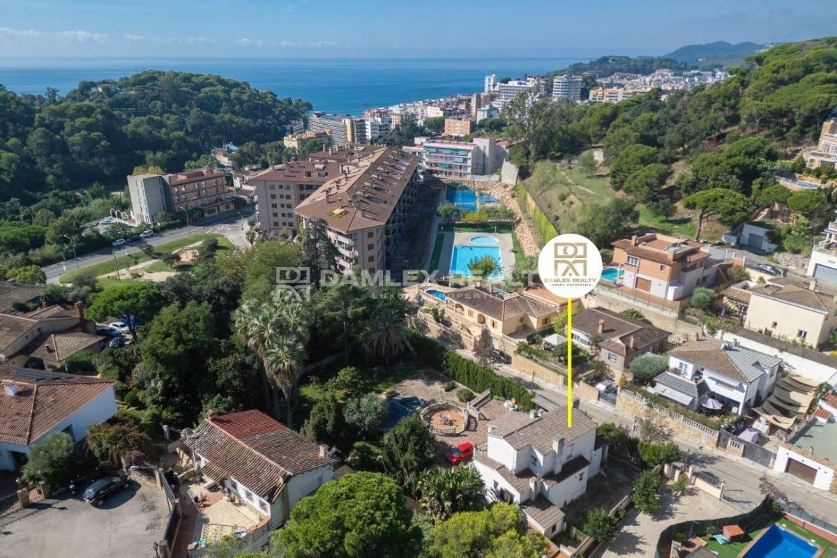 6 slaapkamer Villa te koop in Lloret de Mar met zwembad garage - € 750.000 (Ref: 9247506)
