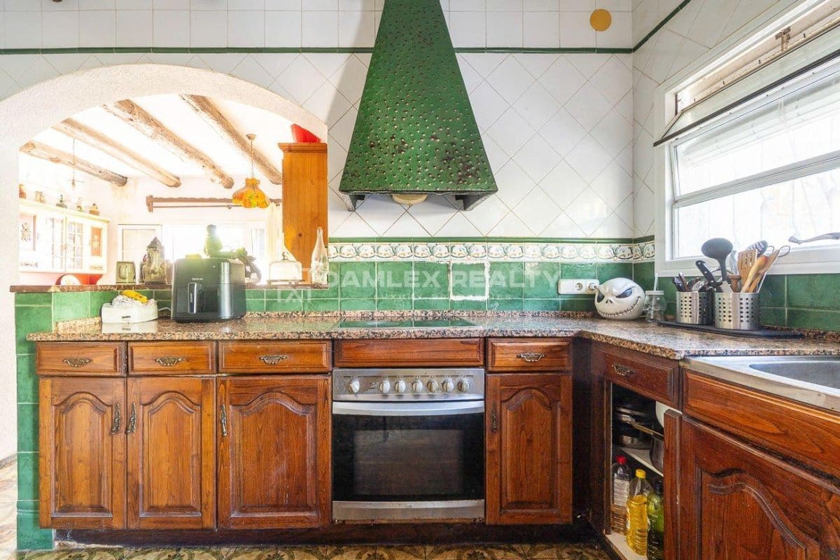 6 slaapkamer Villa te koop in Lloret de Mar met zwembad garage - € 750.000 (Ref: 9247506)