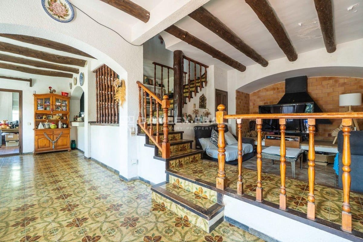 6 slaapkamer Villa te koop in Lloret de Mar met zwembad garage - € 750.000 (Ref: 9247506)