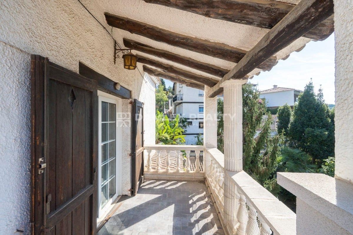 6 slaapkamer Villa te koop in Lloret de Mar met zwembad garage - € 750.000 (Ref: 9247506)