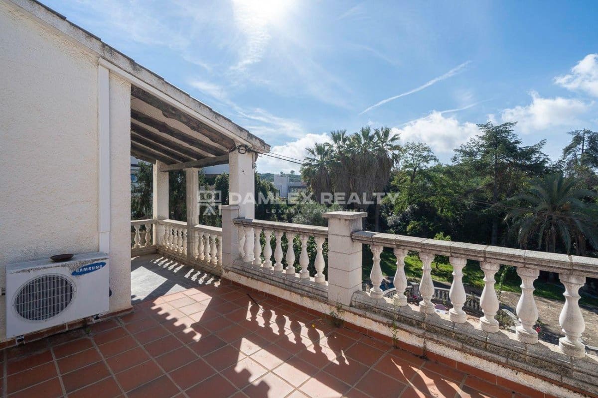 6 slaapkamer Villa te koop in Lloret de Mar met zwembad garage - € 750.000 (Ref: 9247506)