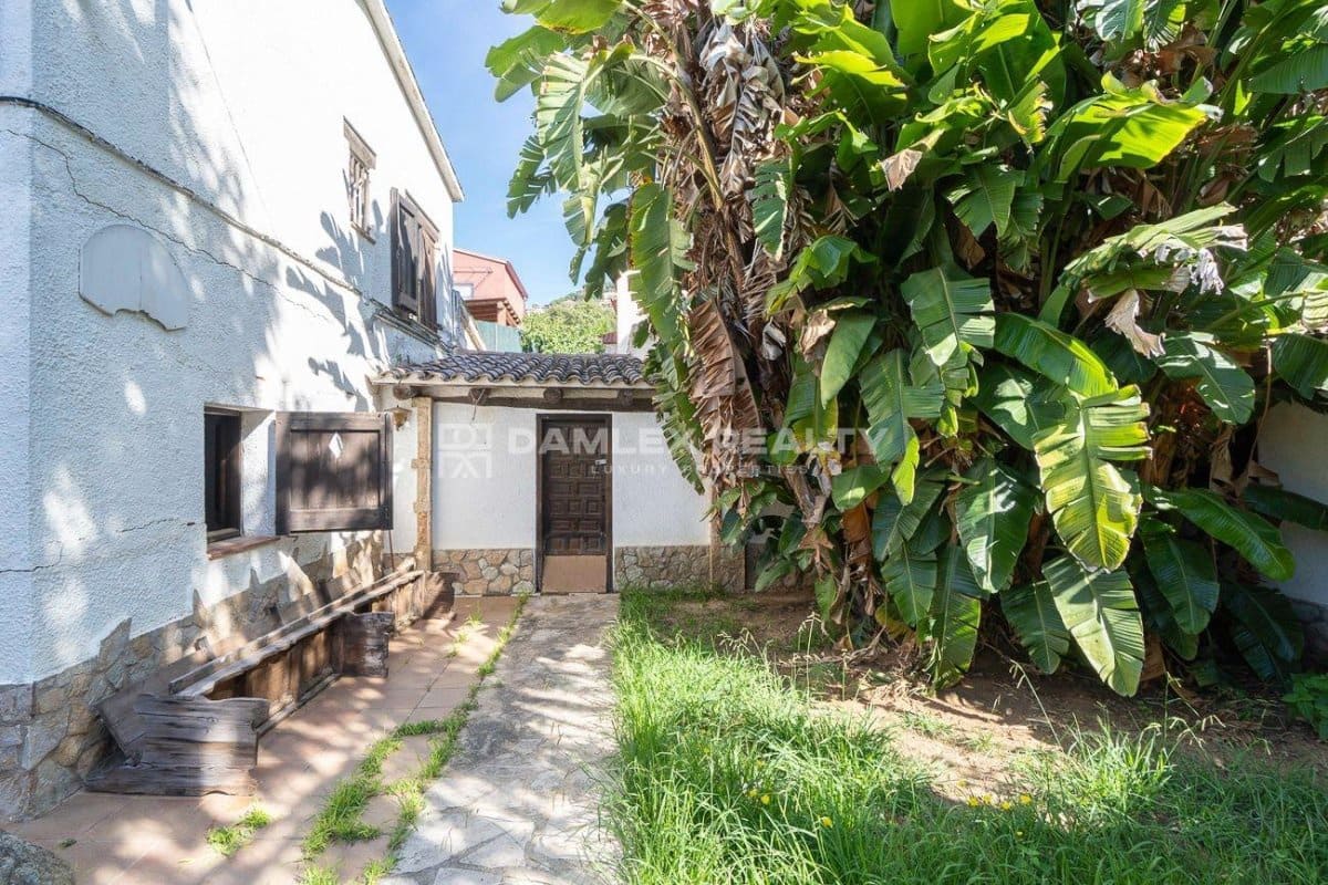 6 slaapkamer Villa te koop in Lloret de Mar met zwembad garage - € 750.000 (Ref: 9247506)