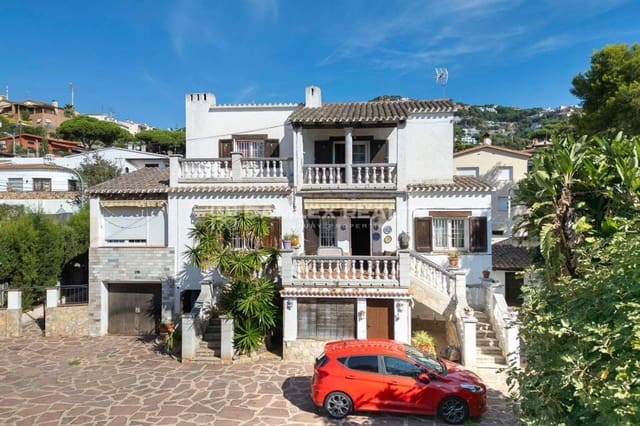 6 slaapkamer Villa te koop in Lloret de Mar met zwembad garage - € 750.000 (Ref: 9247506)