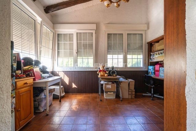 6 slaapkamer Villa te koop in Lloret de Mar met zwembad garage - € 750.000 (Ref: 9247506)