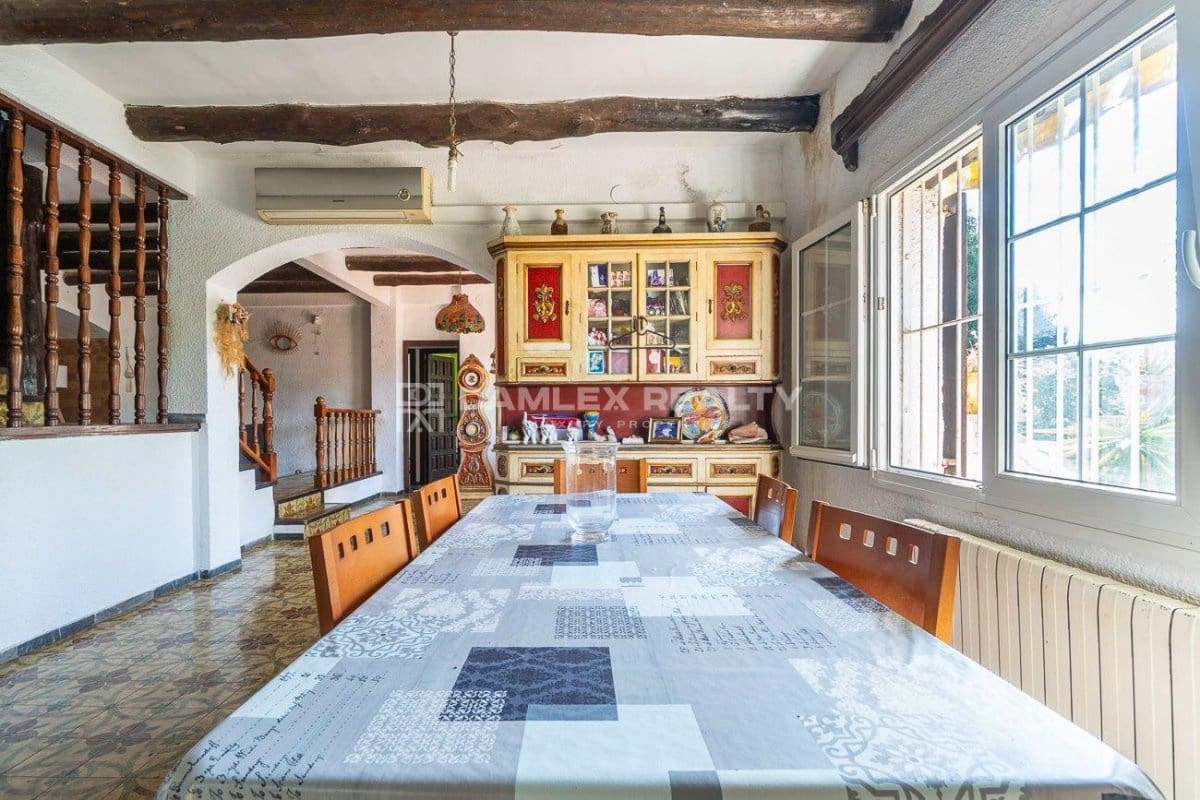 6 slaapkamer Villa te koop in Lloret de Mar met zwembad garage - € 750.000 (Ref: 9247506)