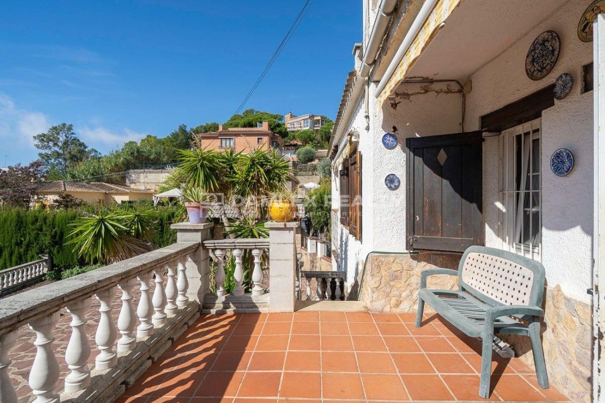 6 slaapkamer Villa te koop in Lloret de Mar met zwembad garage - € 750.000 (Ref: 9247506)