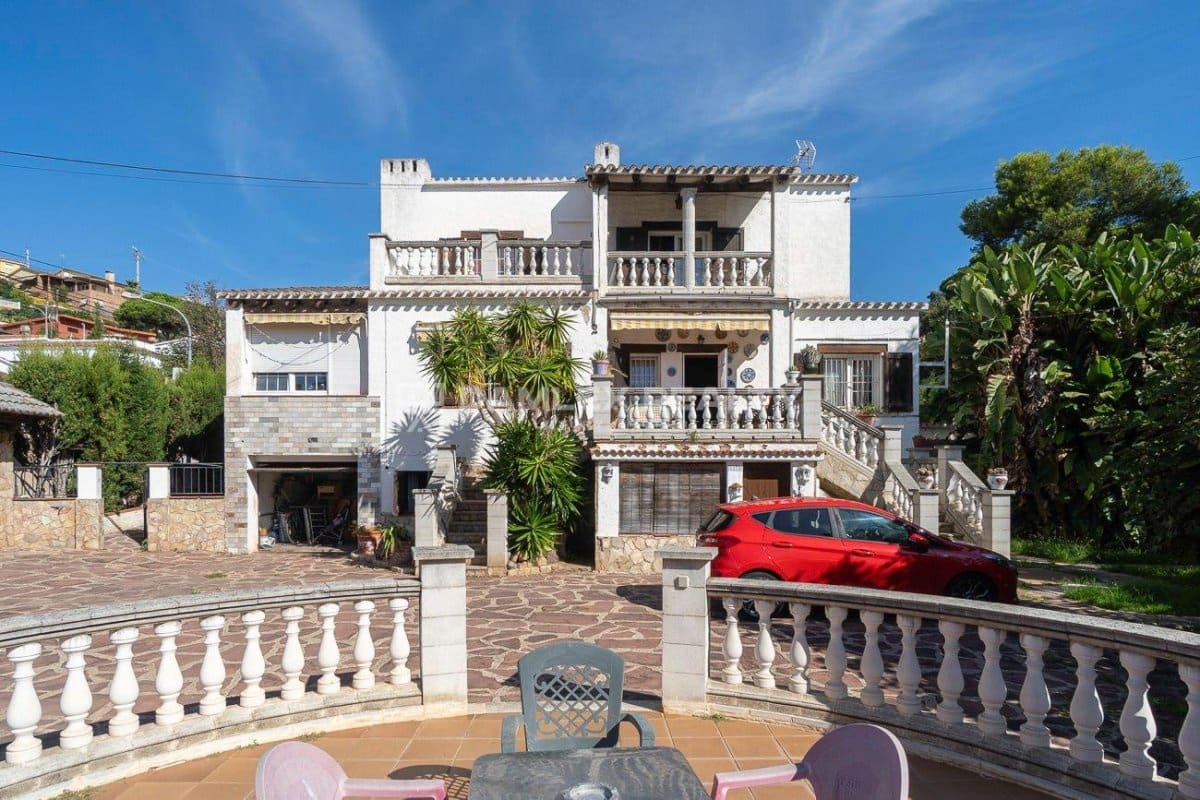 6 slaapkamer Villa te koop in Lloret de Mar met zwembad garage - € 750.000 (Ref: 9247506)
