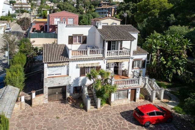 6 slaapkamer Villa te koop in Lloret de Mar met zwembad garage - € 750.000 (Ref: 9247506)