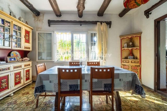 6 slaapkamer Villa te koop in Lloret de Mar met zwembad garage - € 750.000 (Ref: 9247506)