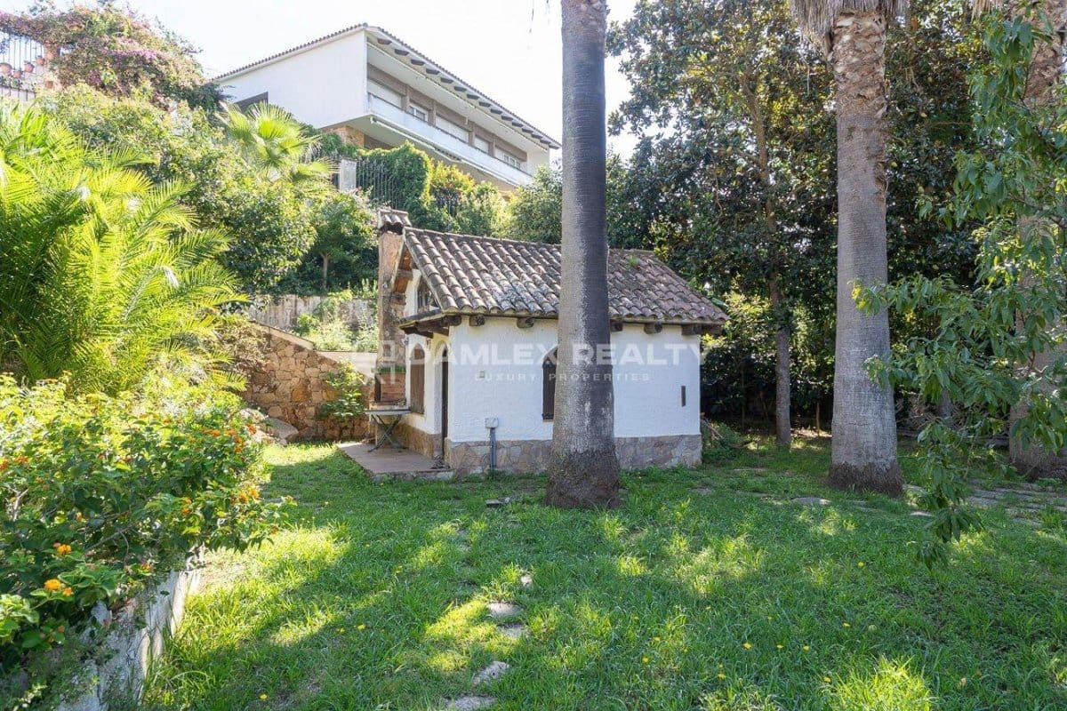 6 slaapkamer Villa te koop in Lloret de Mar met zwembad garage - € 750.000 (Ref: 9247506)