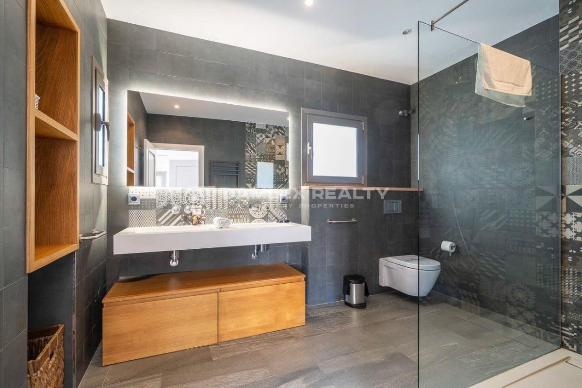 7 bedroom Villa for sale in Blanes with pool garage - € 1,695,000 (Ref: 9266538)