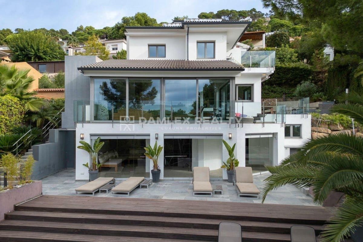 7 bedroom Villa for sale in Blanes with pool garage - € 1,695,000 (Ref: 9266538)