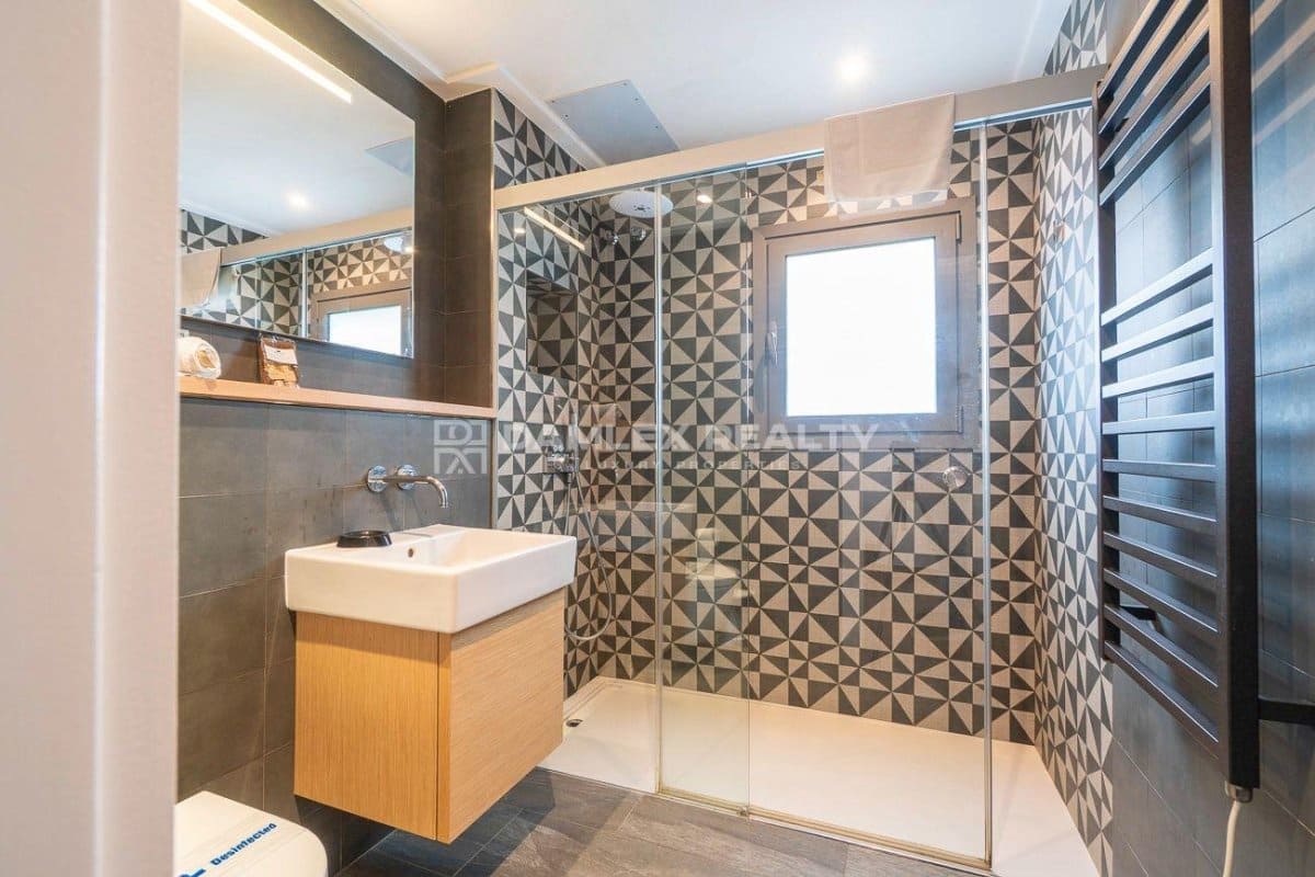 7 bedroom Villa for sale in Blanes with pool garage - € 1,695,000 (Ref: 9266538)