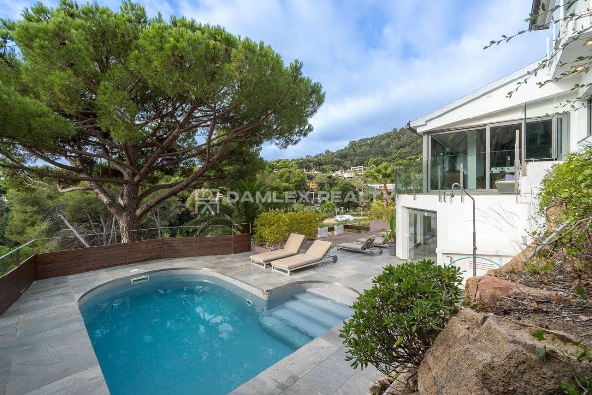 7 bedroom Villa for sale in Blanes with pool garage - € 1,695,000 (Ref: 9266538)
