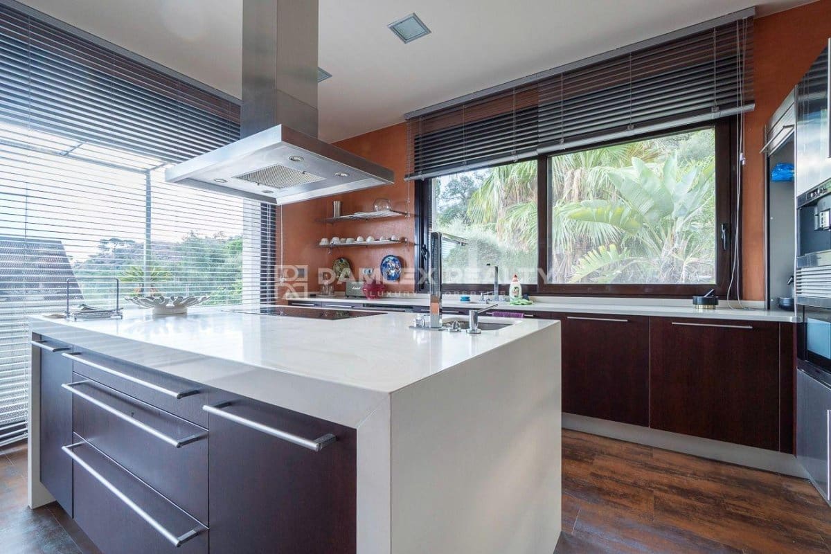 5 soveværelse Villa til salg i Santa Cristina d'Aro med swimmingpool - € 2.100.000 (Ref: 9273153)