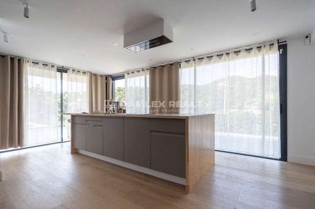 5 slaapkamer Villa te koop in Tossa de Mar met zwembad garage - € 1.950.000 (Ref: 9274152)