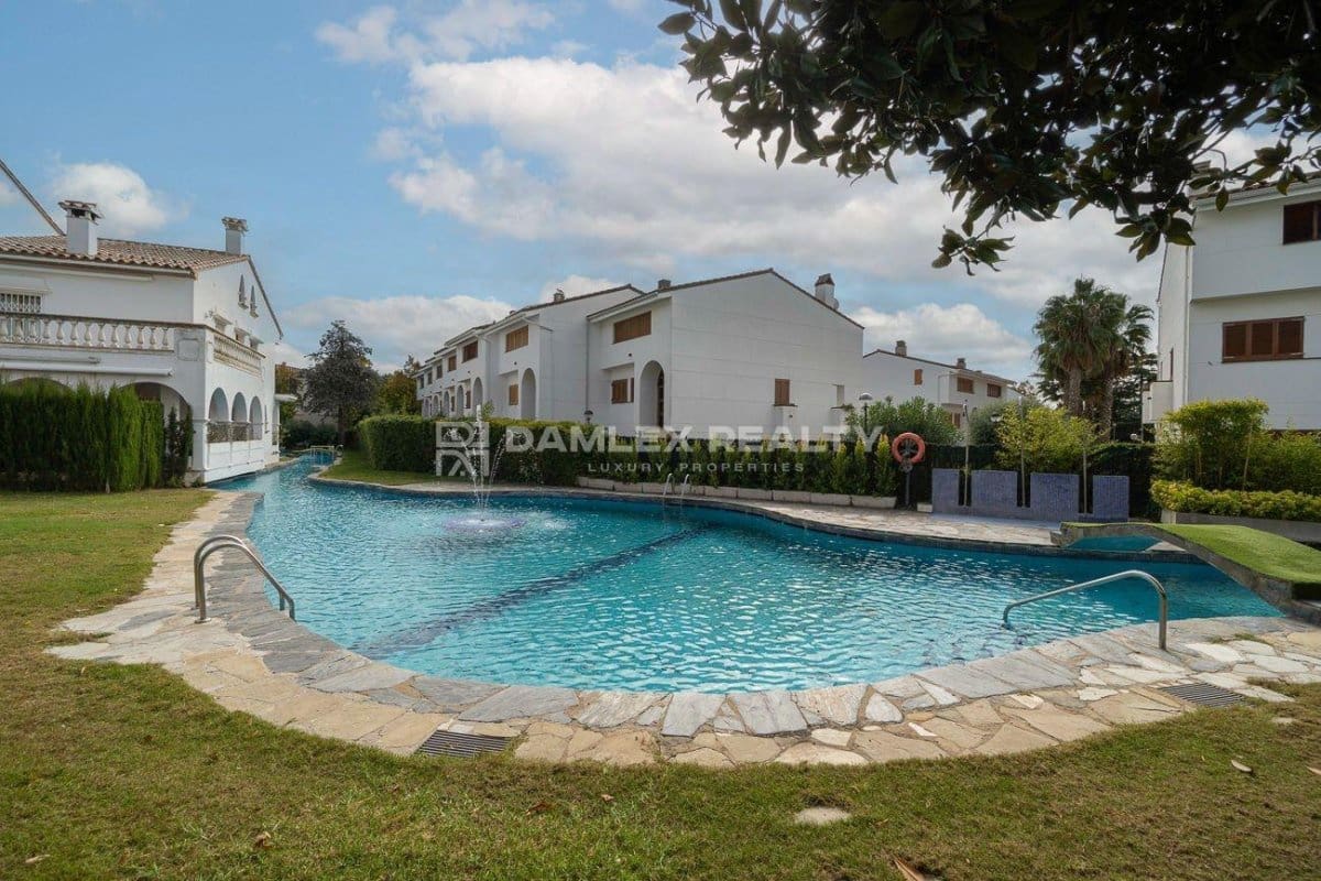 3 soveværelse Villa til salg i Platja d'Aro med swimmingpool - € 497.500 (Ref: 9305242)