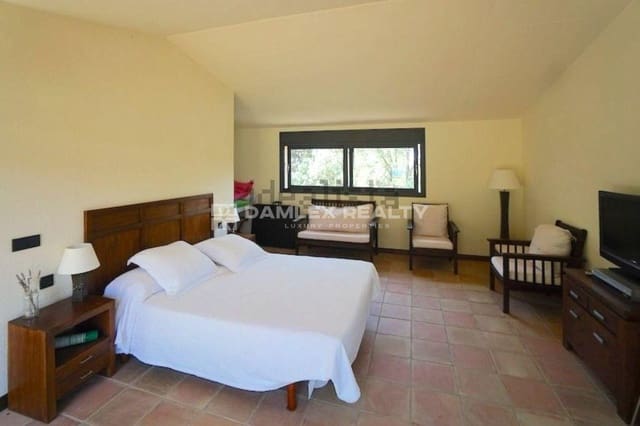 5 chambre Villa/Maison à vendre à Santa Cristina d'Aro avec piscine - 1 200 000 € (Ref: 9322869)