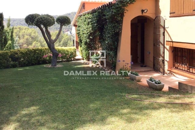 5 bedroom Villa for sale in Tamariu, Palafrugell with pool - € 1,200,000 (Ref: 9322870)