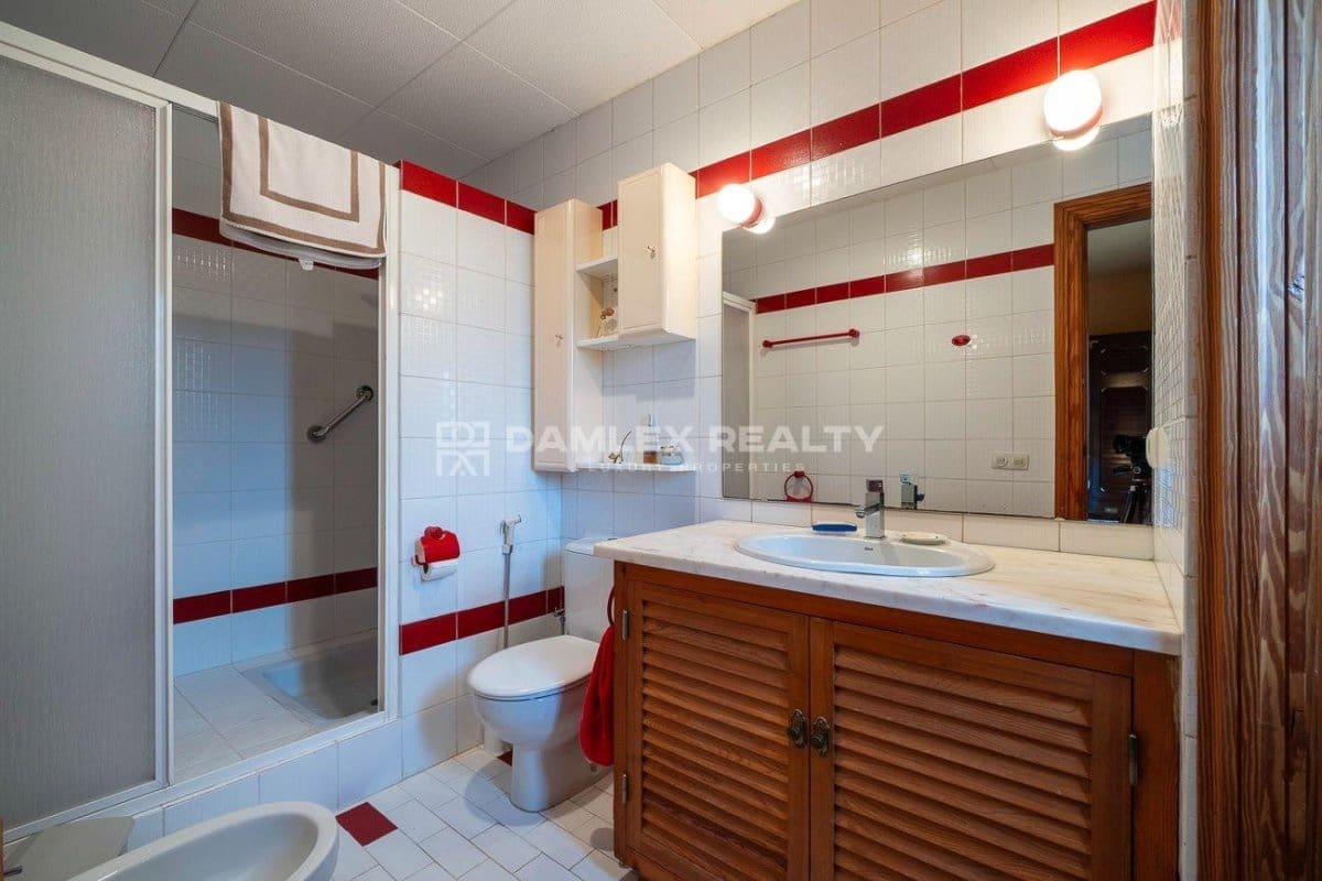 4 slaapkamer Villa te koop in Lloret de Mar met zwembad garage - € 1.890.000 (Ref: 9341765)