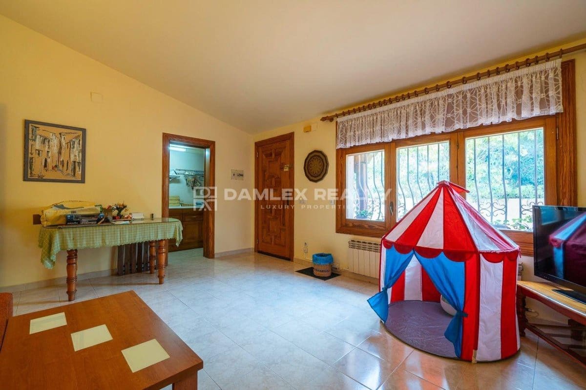 4 slaapkamer Villa te koop in Lloret de Mar met zwembad garage - € 1.890.000 (Ref: 9341765)