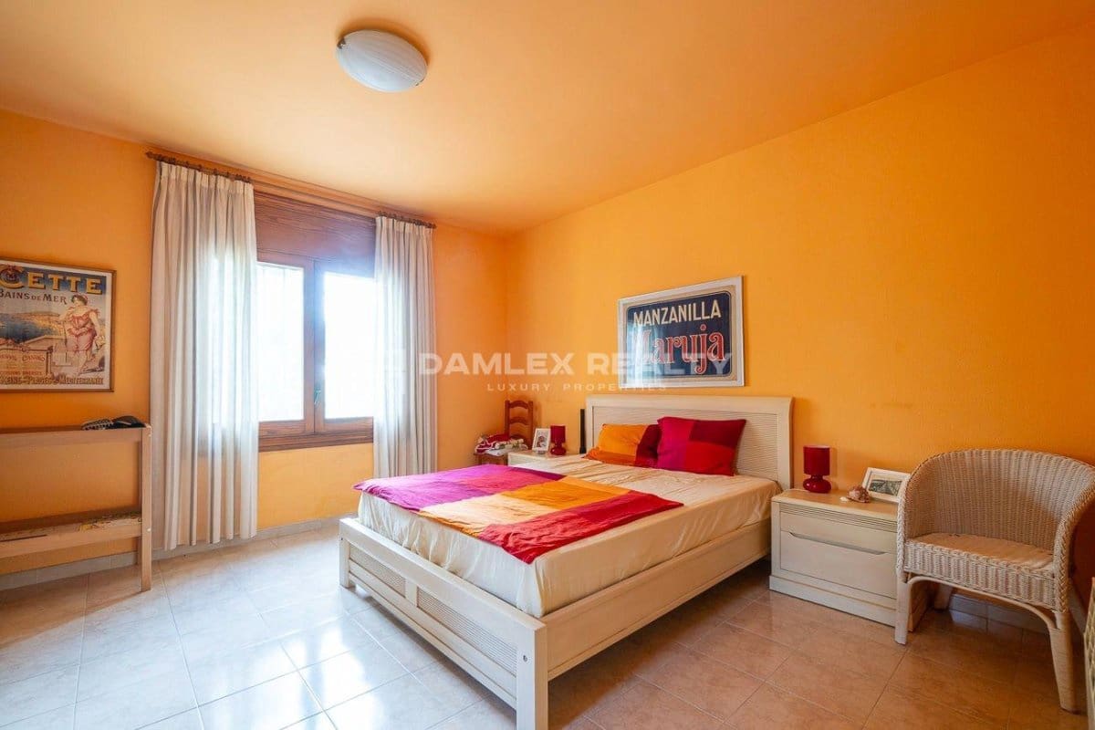 4 slaapkamer Villa te koop in Lloret de Mar met zwembad garage - € 1.890.000 (Ref: 9341765)