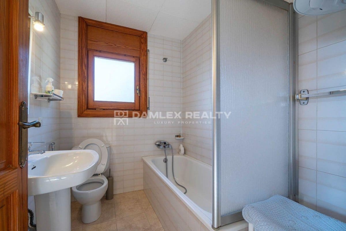 4 slaapkamer Villa te koop in Lloret de Mar met zwembad garage - € 1.890.000 (Ref: 9341765)