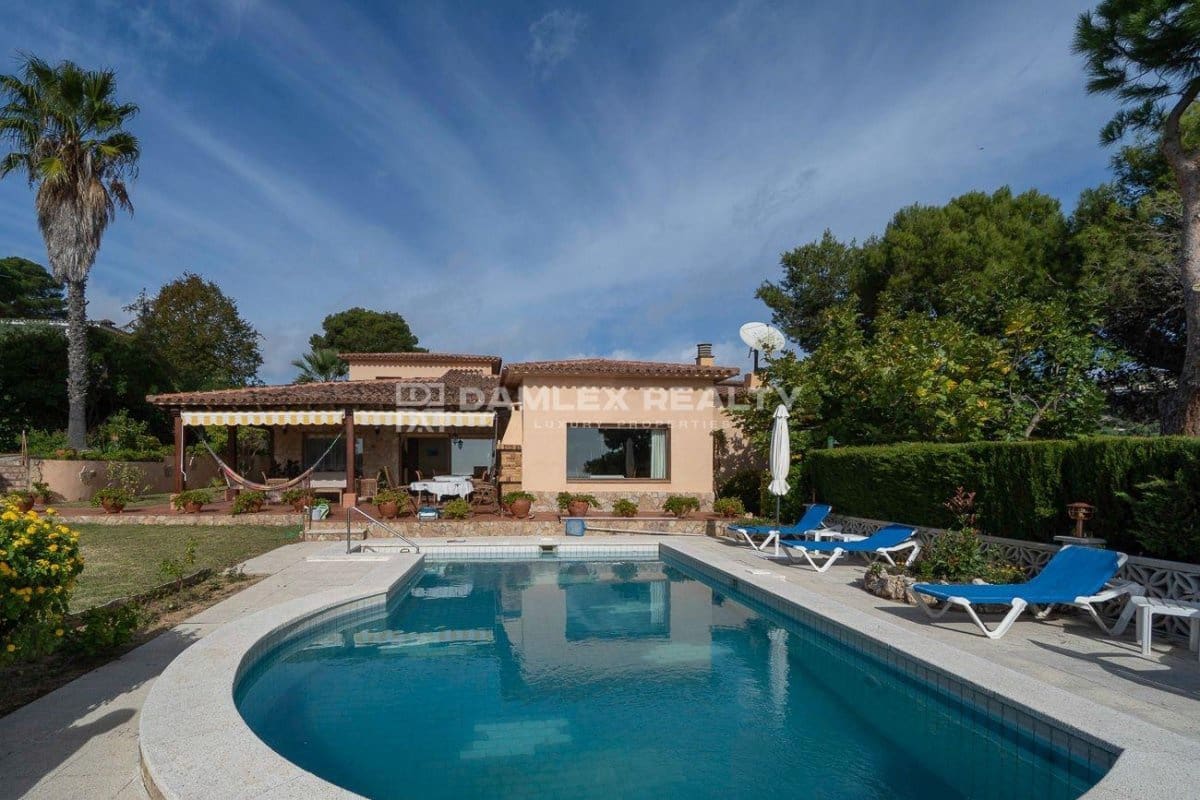 4 slaapkamer Villa te koop in Lloret de Mar met zwembad garage - € 1.890.000 (Ref: 9341765)