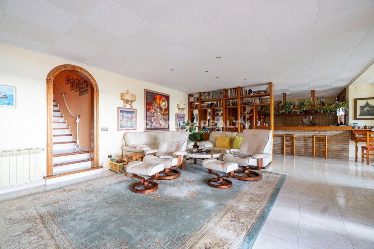 4 slaapkamer Villa te koop in Lloret de Mar met zwembad garage - € 1.890.000 (Ref: 9341765)